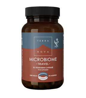 Terranova Microbiome Travel: Amber bottle of Terranova Microbiome Travel food supplement, featuring a label with branding, microbiome synergy logo, and text indicating it contains 50 100% vegan, additive-free vegetarian capsules.
